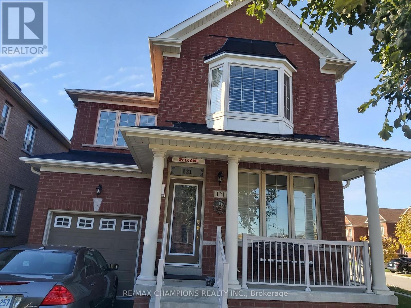 121 Fairwood Circle, Brampton, Ontario  L6R 0X4 - Photo 3 - W12841966