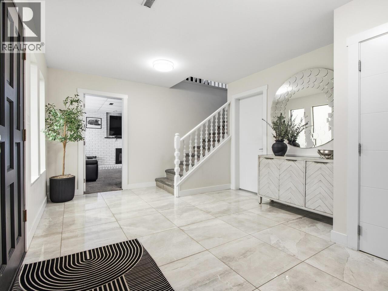 7640 Lawrence Drive, Burnaby, British Columbia  V5A 1T6 - Photo 3 - R3095464