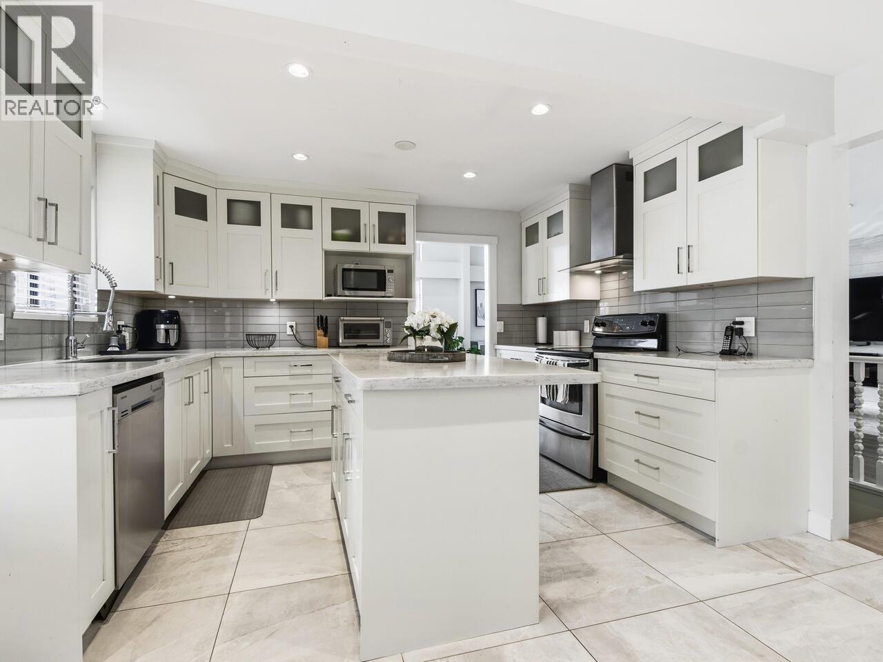 7640 Lawrence Drive, Burnaby, British Columbia  V5A 1T6 - Photo 10 - R3095464