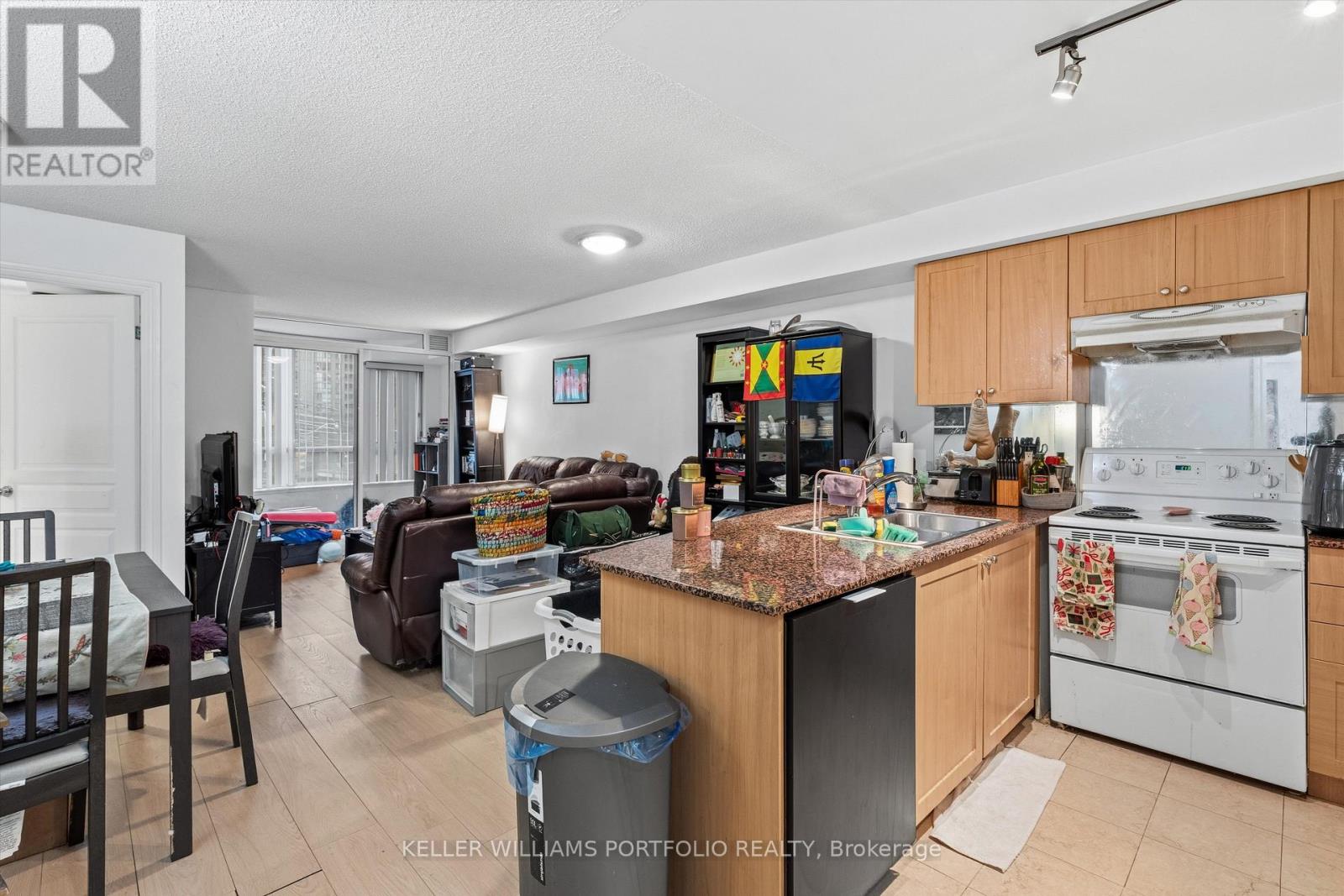 205 - 801 Bay Street, Toronto, Ontario  M5S 1Y9 - Photo 4 - C12842022