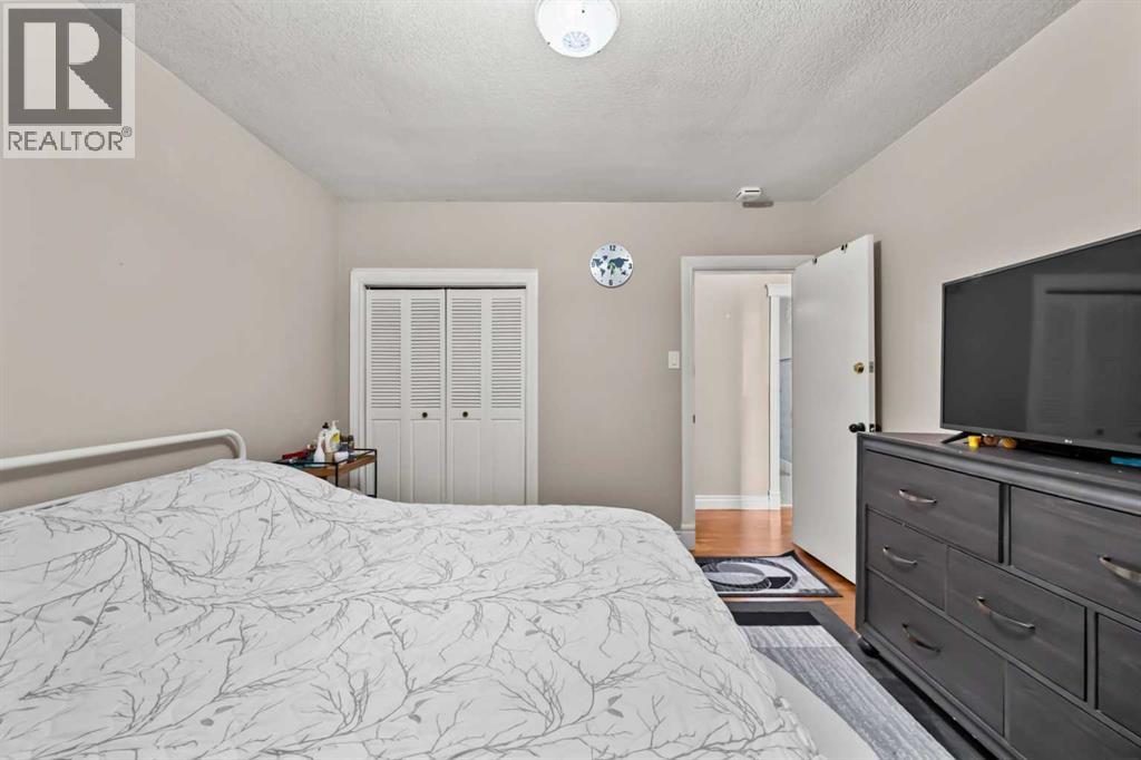 2220 38 Street Sw, Calgary, Alberta T3E 3E2 - Photo 10 - A2276035