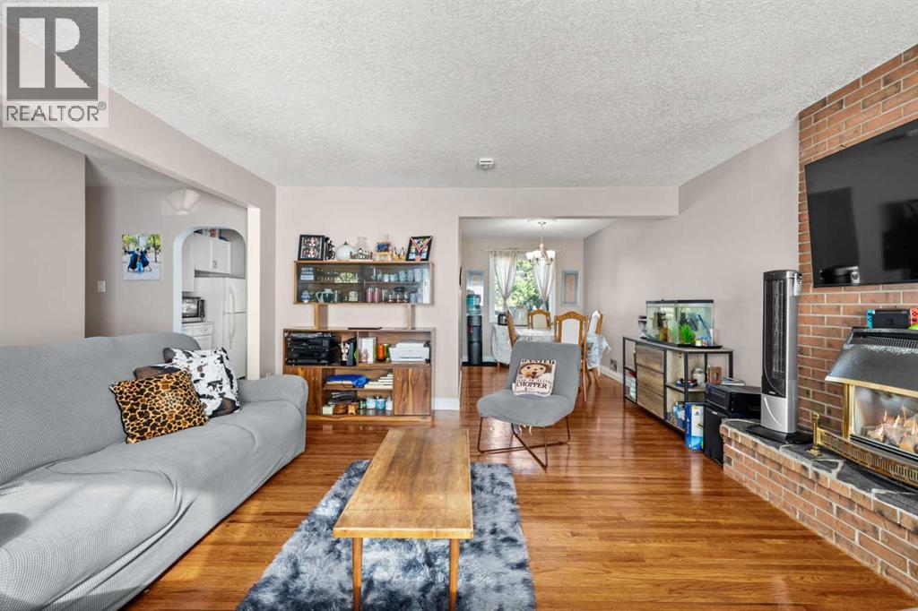 2220 38 Street Sw, Calgary, Alberta T3E 3E2 - Photo 5 - A2276035