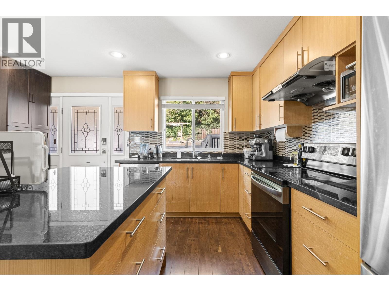 5039 Marine Drive, Burnaby, British Columbia  V5J 3G5 - Photo 11 - R3095159