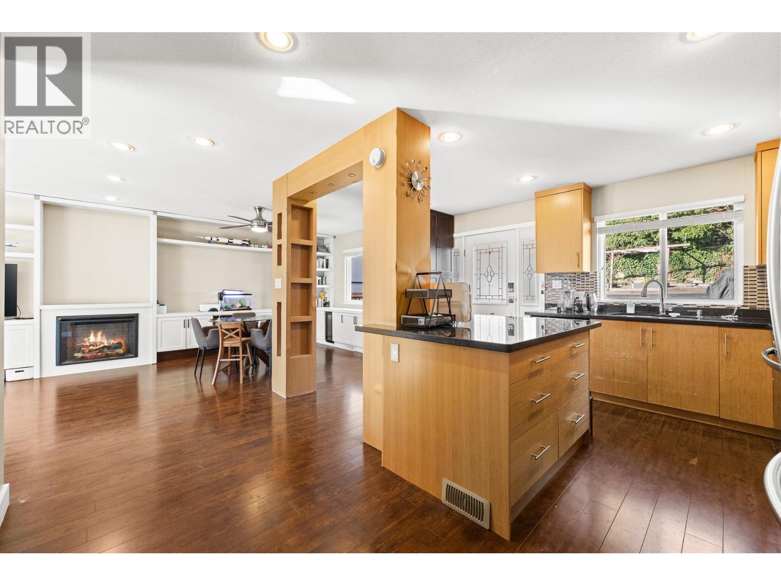 5039 Marine Drive, Burnaby, British Columbia  V5J 3G5 - Photo 12 - R3095159