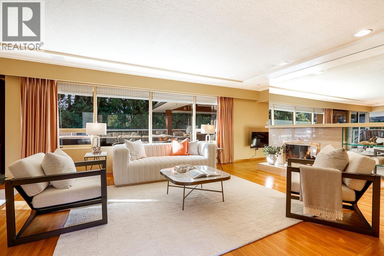 4695 Mapleridge Drive, North Vancouver, British Columbia  V7R 3T6 - Photo 3 - R3095423