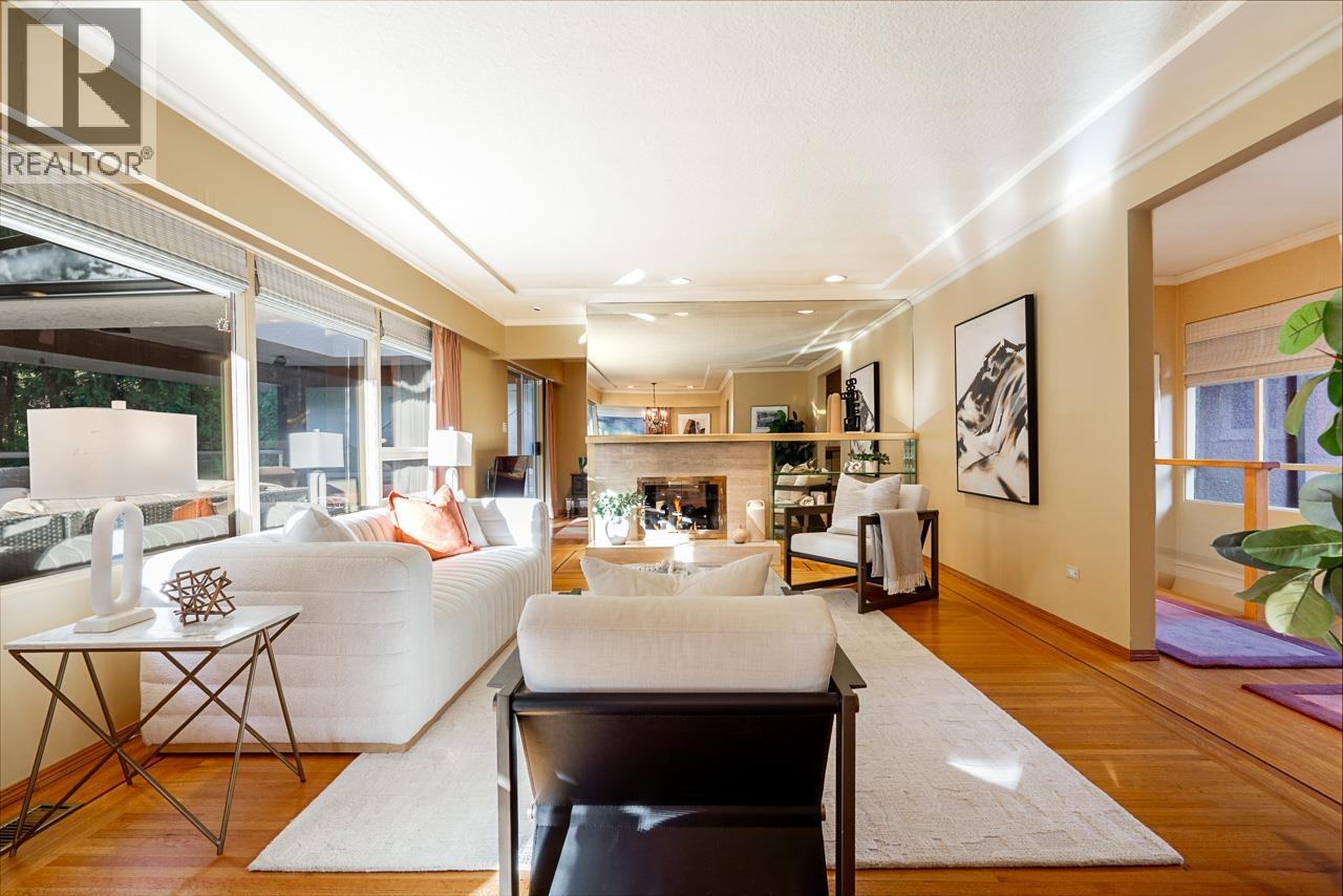 4695 Mapleridge Drive, North Vancouver, British Columbia  V7R 3T6 - Photo 5 - R3095423