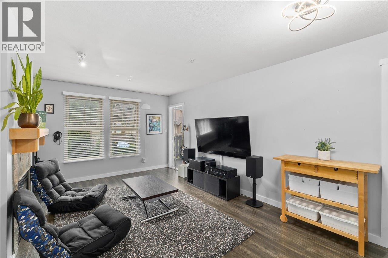 207 15 Smokey Smith Place, New Westminster, British Columbia  V3L 5V7 - Photo 3 - R3095606