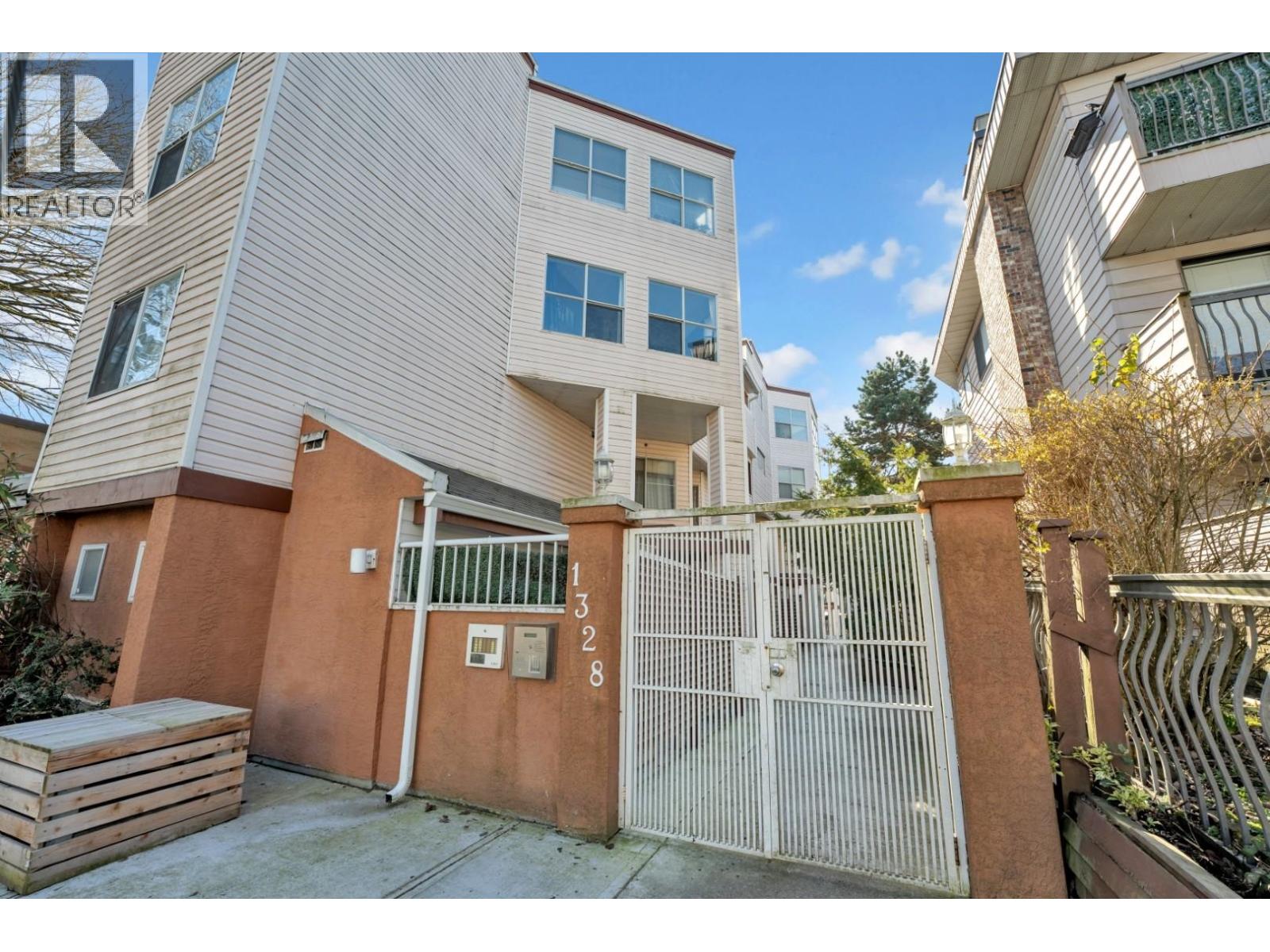 12 1328 W 73rd Avenue, Vancouver, British Columbia  V6P 3E7 - Photo 1 - R3095408