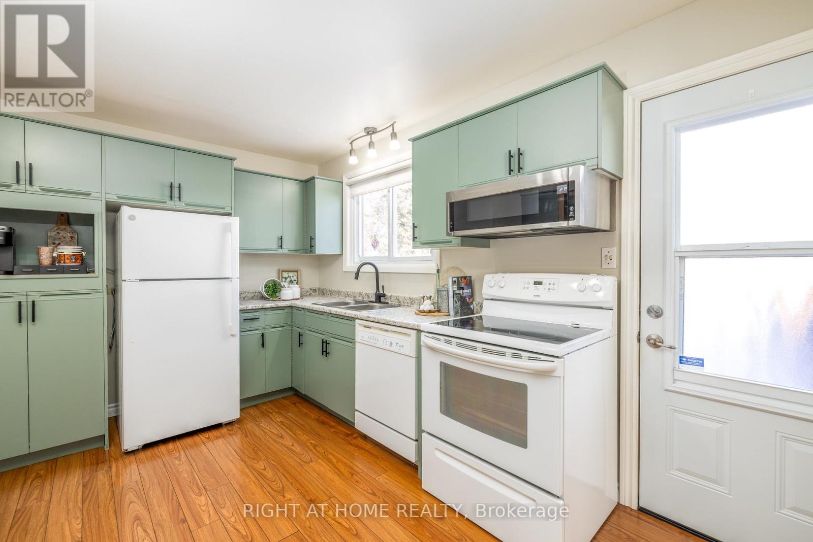 31 Thorncliffe Drive, Belleville, Ontario  K8P 4L3 - Photo 7 - X12820266