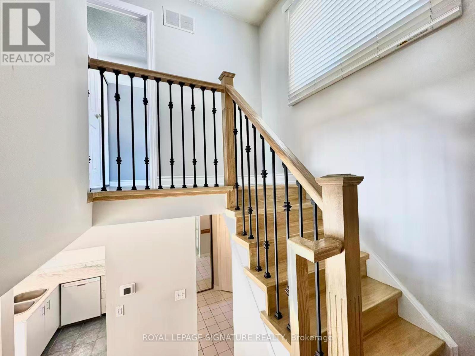 7 Farnham Drive, Brampton, Ontario  L6X 4H7 - Photo 16 - W12842006