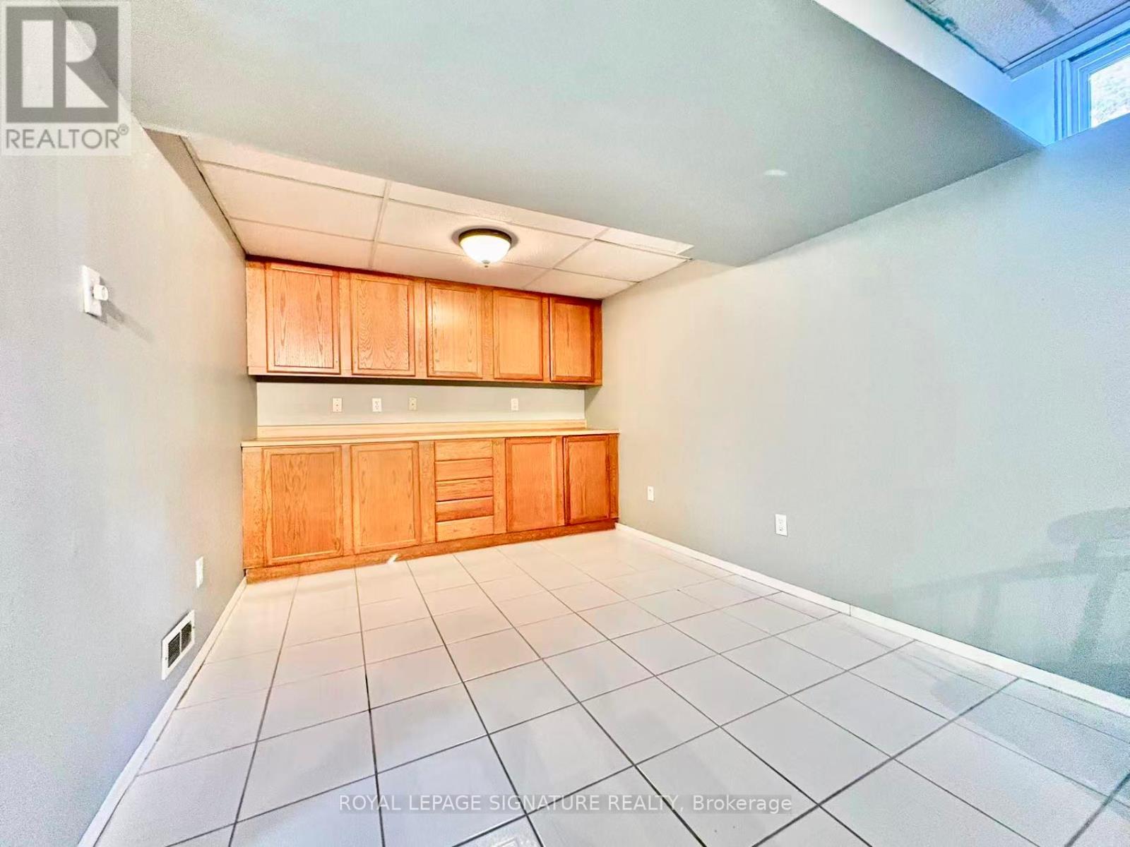 7 Farnham Drive, Brampton, Ontario  L6X 4H7 - Photo 17 - W12842006