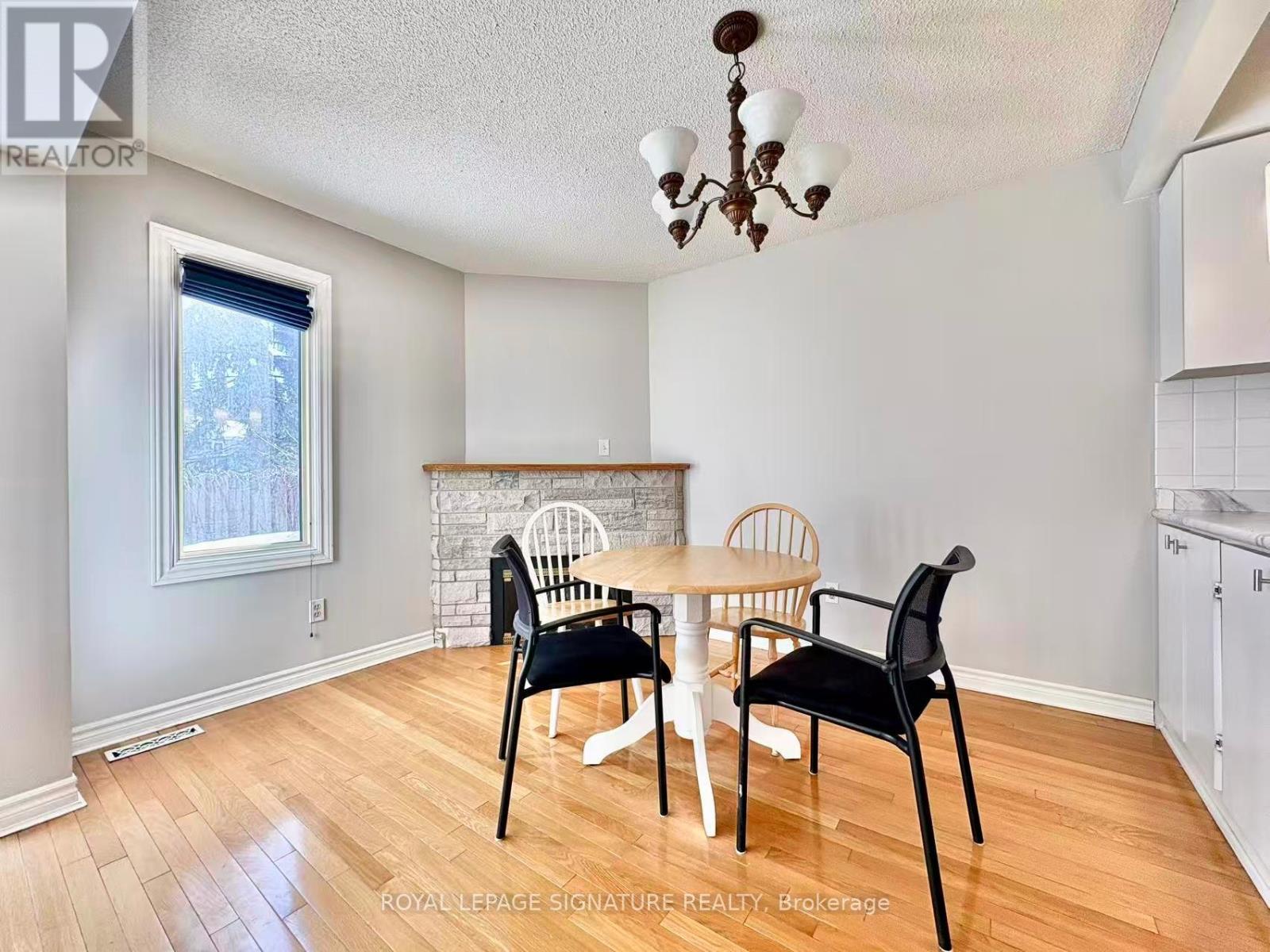 7 Farnham Drive, Brampton, Ontario  L6X 4H7 - Photo 7 - W12842006