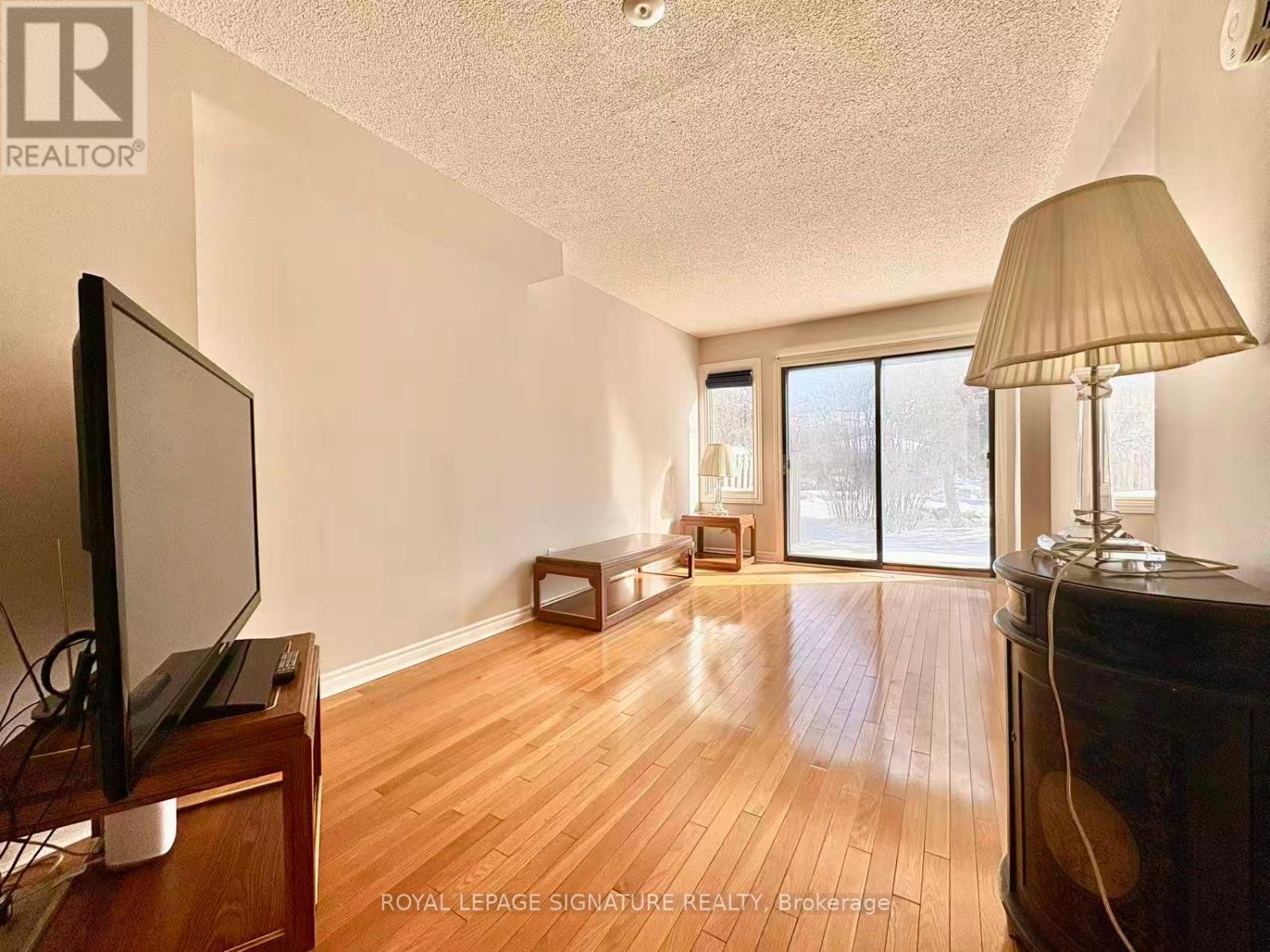 7 Farnham Drive, Brampton, Ontario  L6X 4H7 - Photo 9 - W12842006