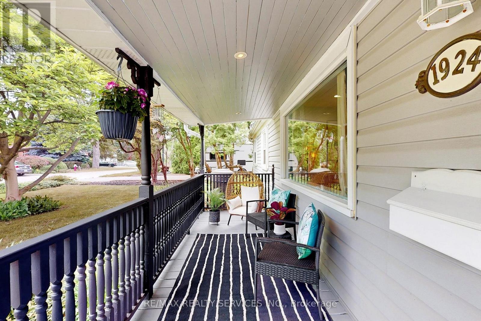 1924 Balsam Avenue, Mississauga, Ontario  L5J 1L2 - Photo 5 - W12842032