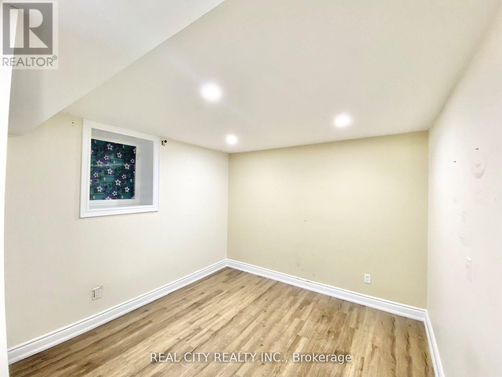 830 Old Derry Road, Mississauga, Ontario  L5W 1B9 - Photo 33 - W12842054