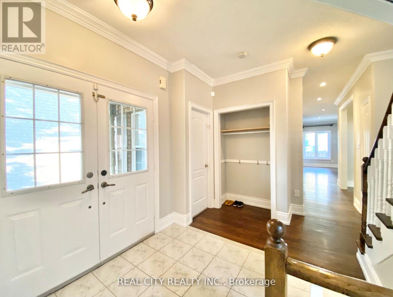 830 Old Derry Road, Mississauga, Ontario  L5W 1B9 - Photo 5 - W12842054