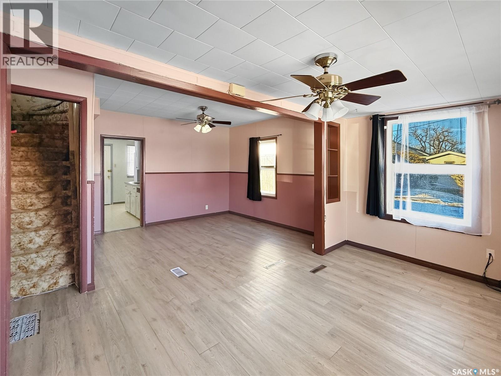 96 10th Avenue Ne, Swift Current, Saskatchewan  S9H 2T2 - Photo 6 - SK029569