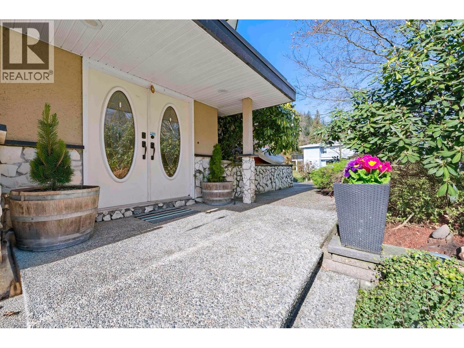 15227 Sheridan Drive, Pitt Meadows, British Columbia  V3Y 2T9 - Photo 4 - R3093862