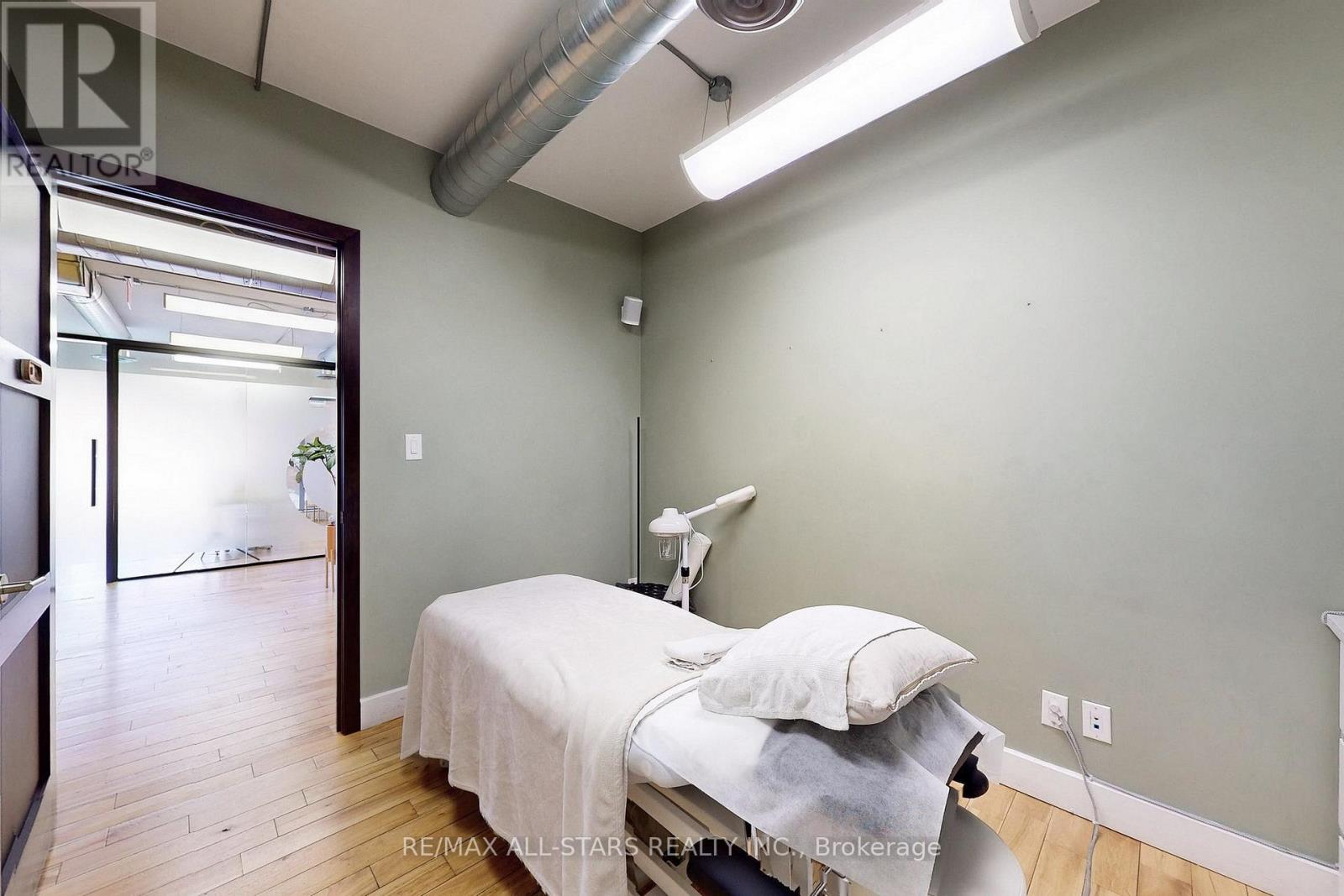 300 - 1269 Dundas Street W, Toronto, Ontario  M6J 1H1 - Photo 17 - C12815198