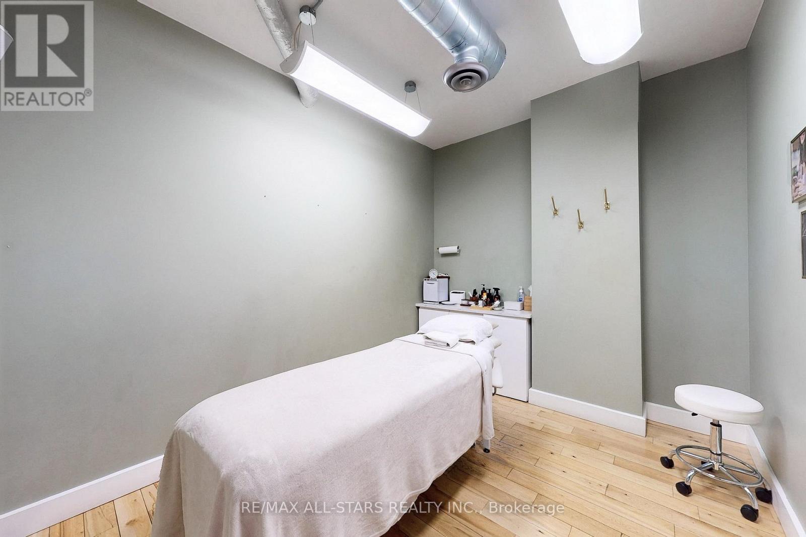 300 - 1269 Dundas Street W, Toronto, Ontario  M6J 1H1 - Photo 19 - C12815198