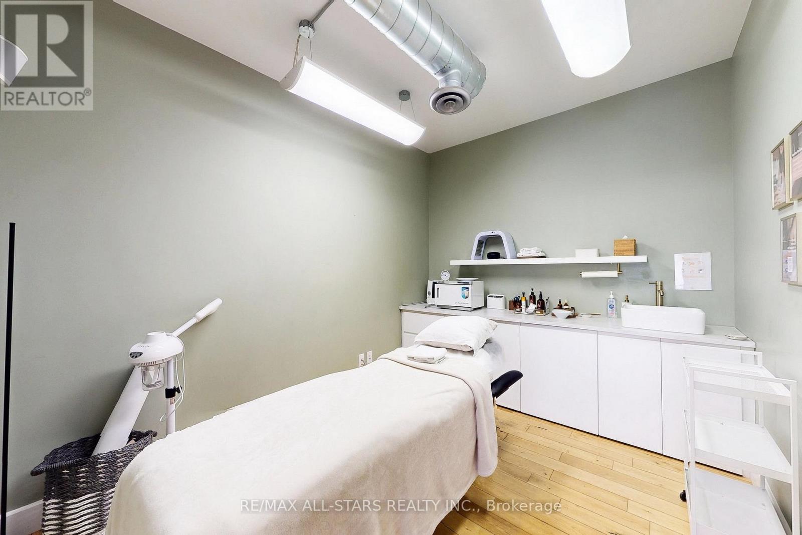 300 - 1269 Dundas Street W, Toronto, Ontario  M6J 1H1 - Photo 14 - C12815198