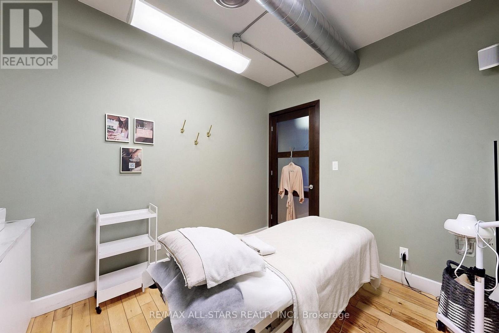 300 - 1269 Dundas Street W, Toronto, Ontario  M6J 1H1 - Photo 18 - C12815198