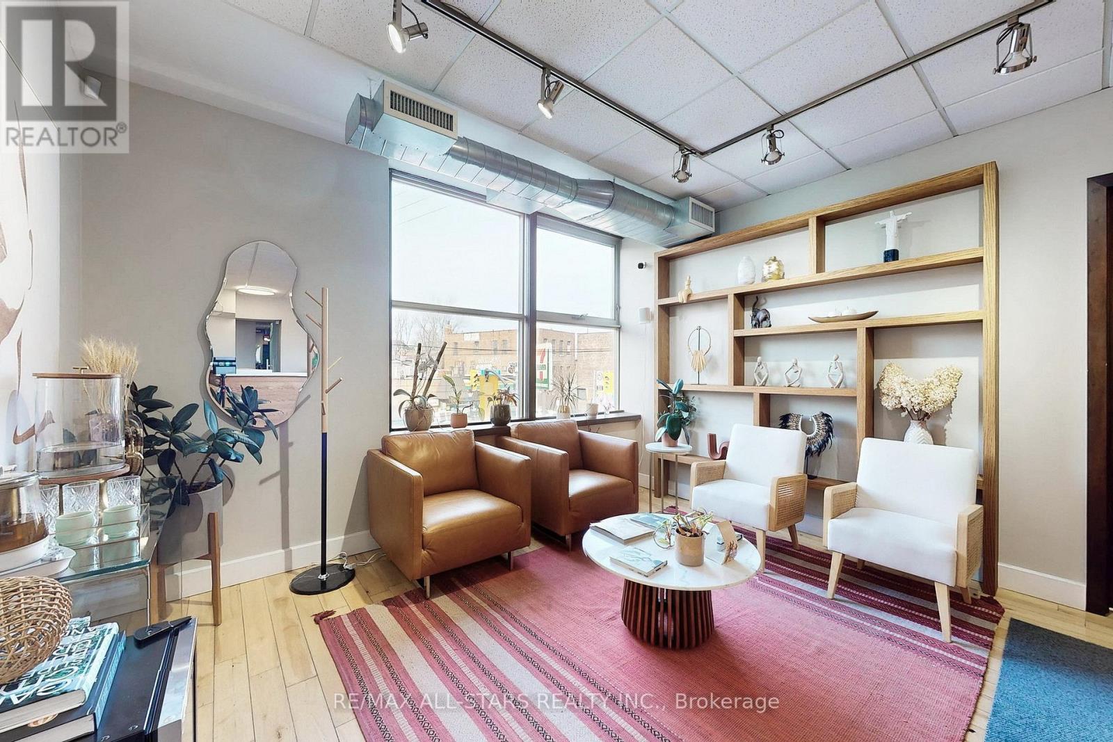 300 - 1269 Dundas Street W, Toronto, Ontario  M6J 1H1 - Photo 4 - C12815198