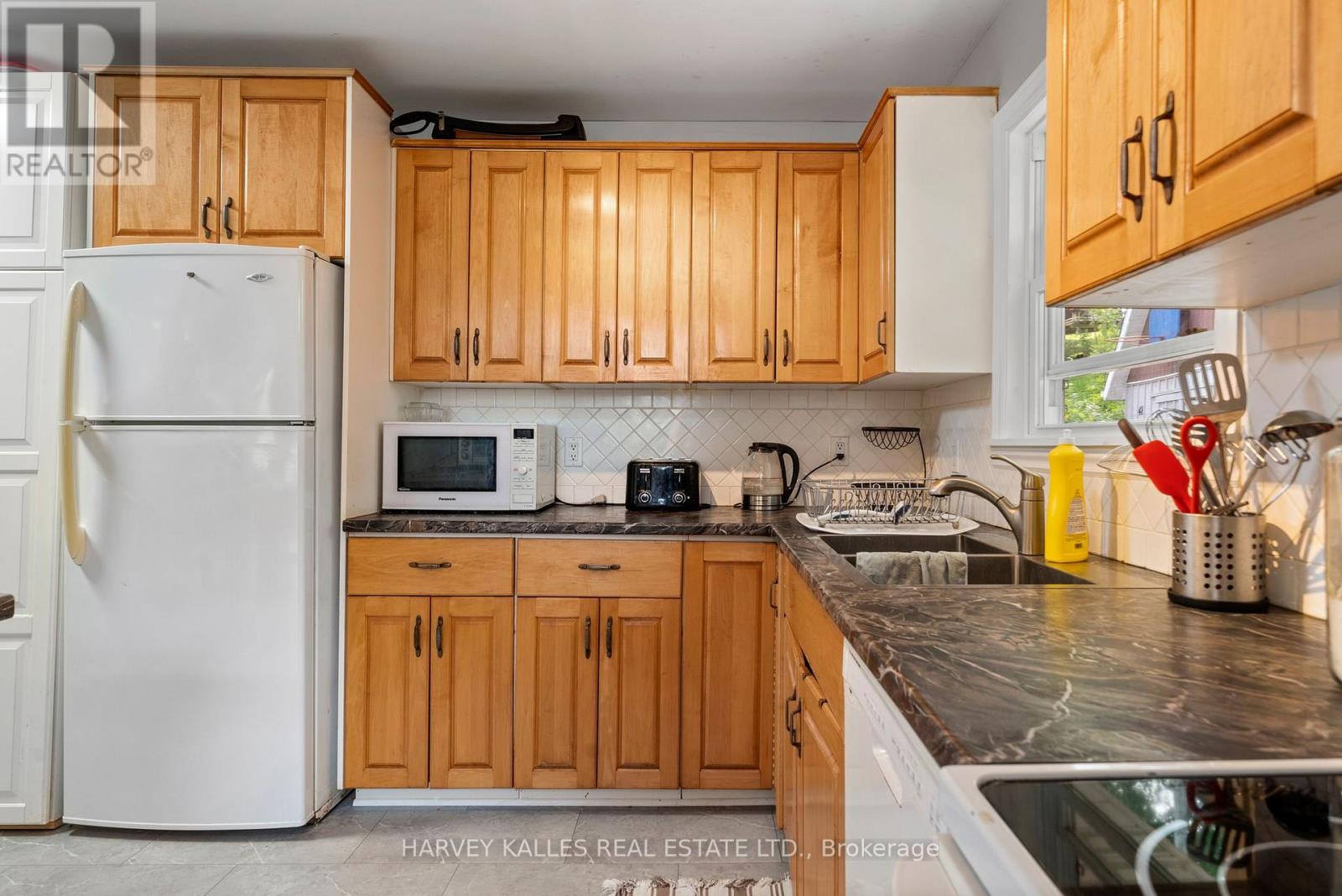 48 Ontario Street, Prince Edward County, Ontario  K0K 2T0 - Photo 10 - X12842092