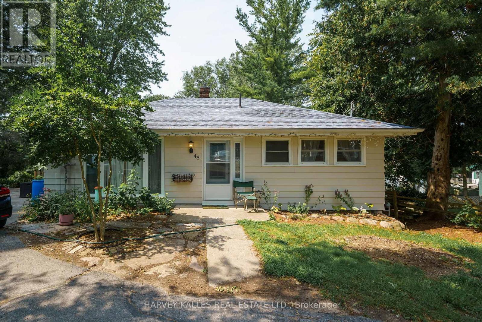 48 Ontario Street, Prince Edward County, Ontario  K0K 2T0 - Photo 2 - X12842092