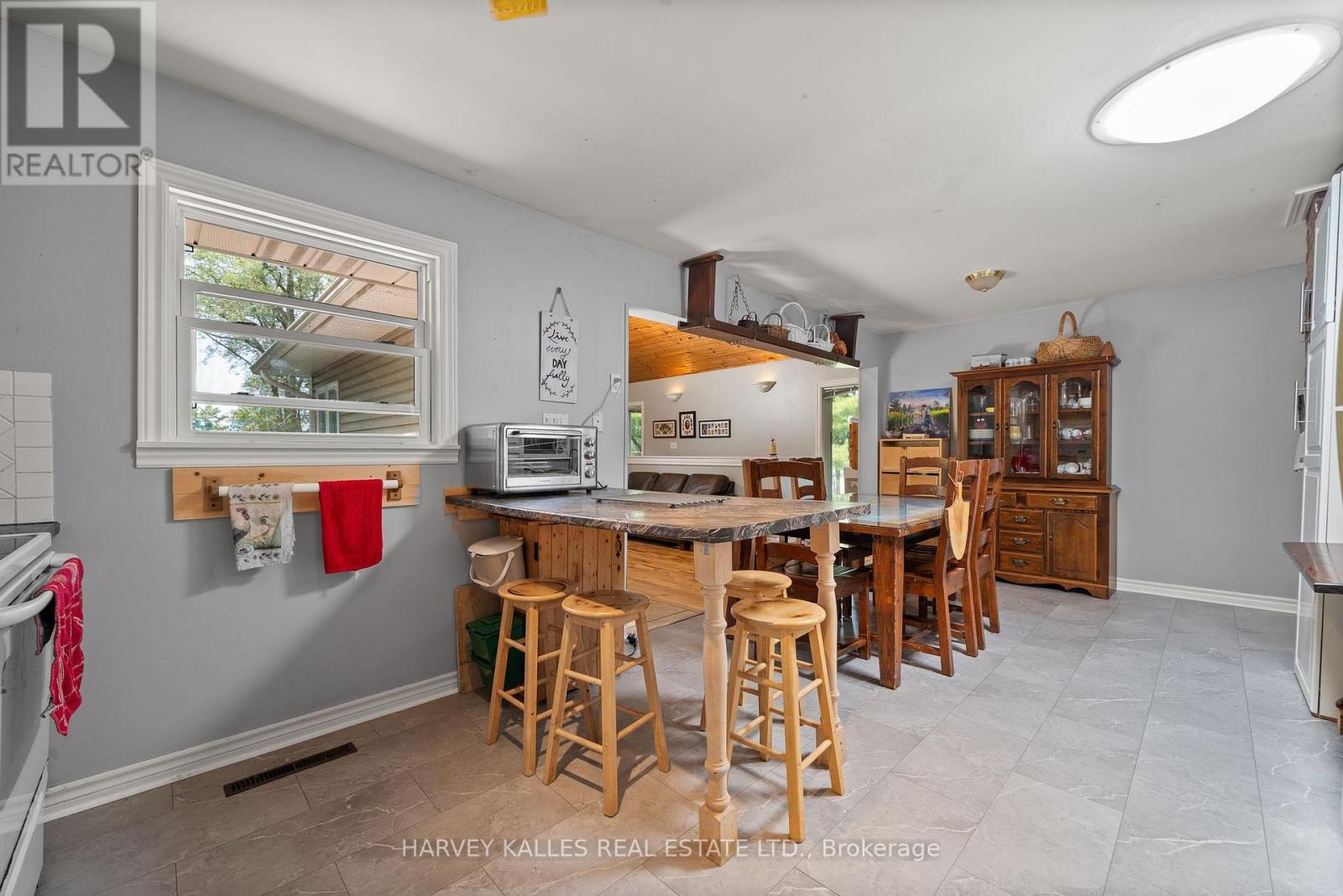 48 Ontario Street, Prince Edward County, Ontario  K0K 2T0 - Photo 7 - X12842092