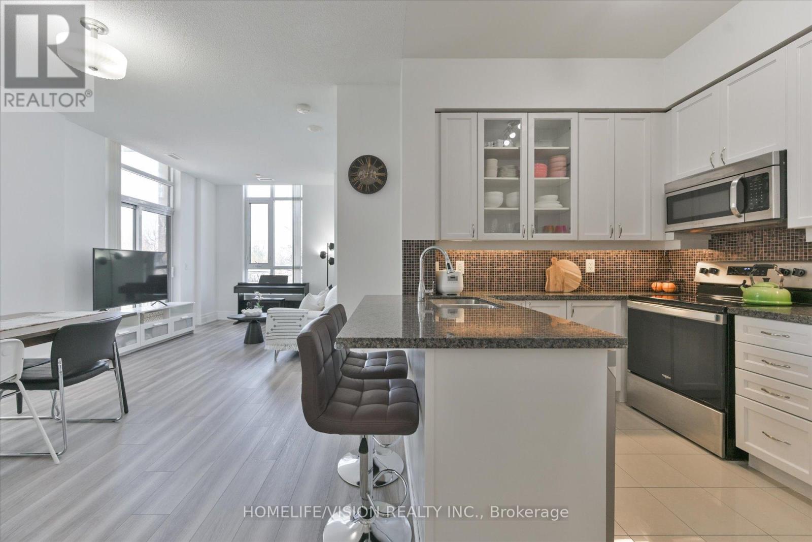 101 - 151 Upper Duke Crescent, Markham, Ontario  L6G 0E1 - Photo 6 - N12839538