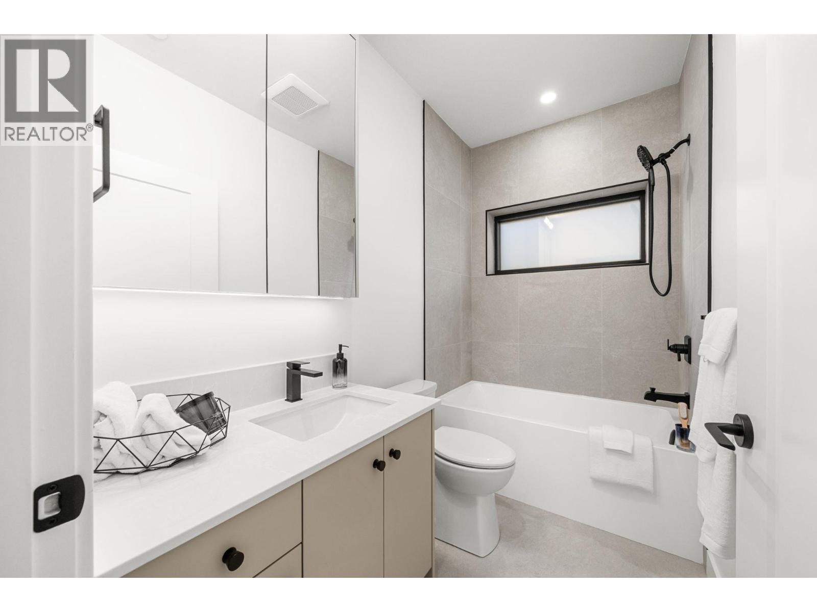 2 2247 Parker Street, Vancouver, British Columbia  V5L 2L8 - Photo 14 - R3095781