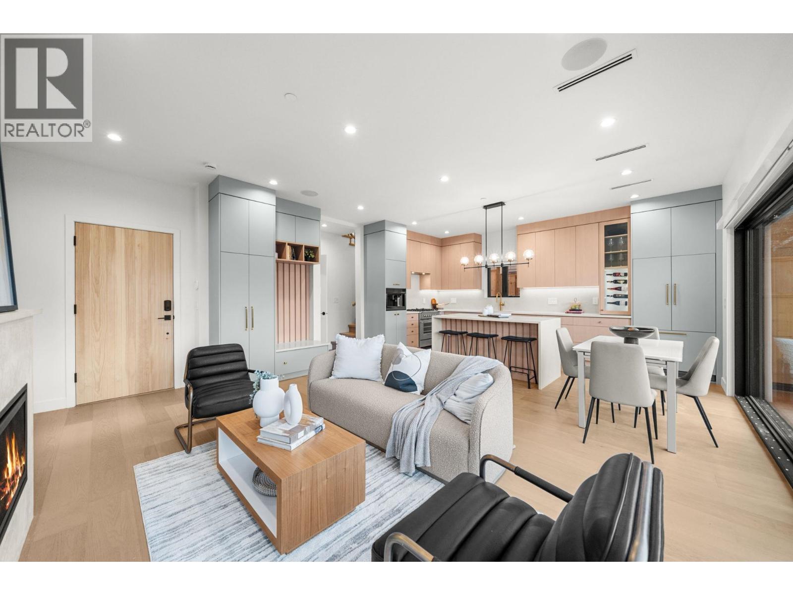 2 2247 Parker Street, Vancouver, British Columbia  V5L 2L8 - Photo 3 - R3095781