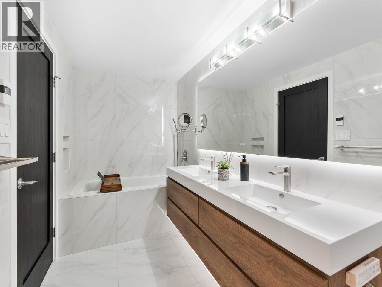 2301 280 Ross Drive, New Westminster, British Columbia  V3L 0C2 - Photo 17 - R3095795