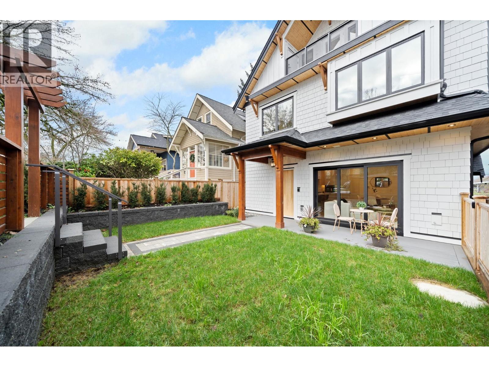 1 2247 Parker Street, Vancouver, British Columbia  V5L 2L8 - Photo 3 - R3095805