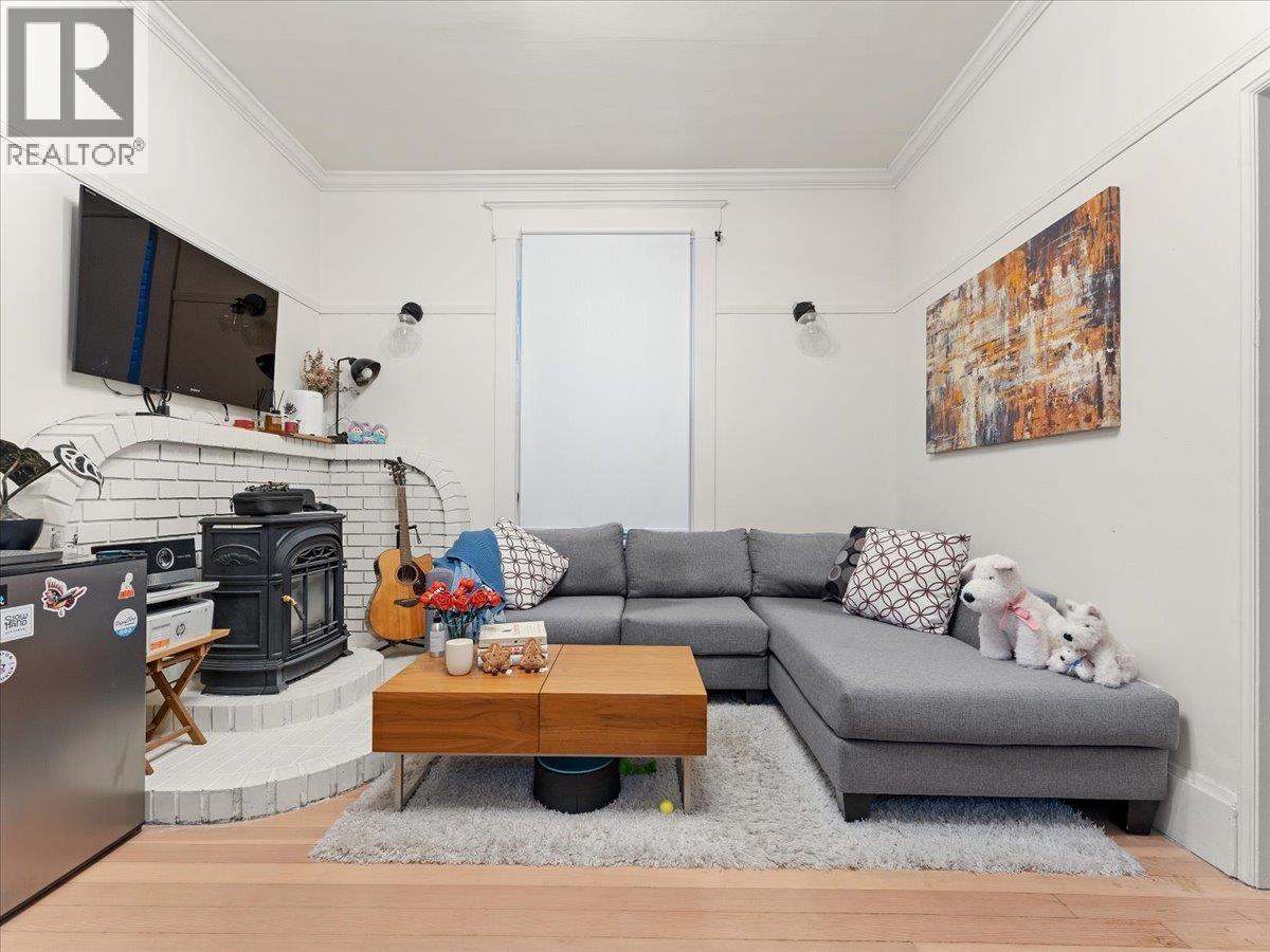 1016 Tenth Avenue, New Westminster, British Columbia  V3M 3H6 - Photo 4 - R3095784