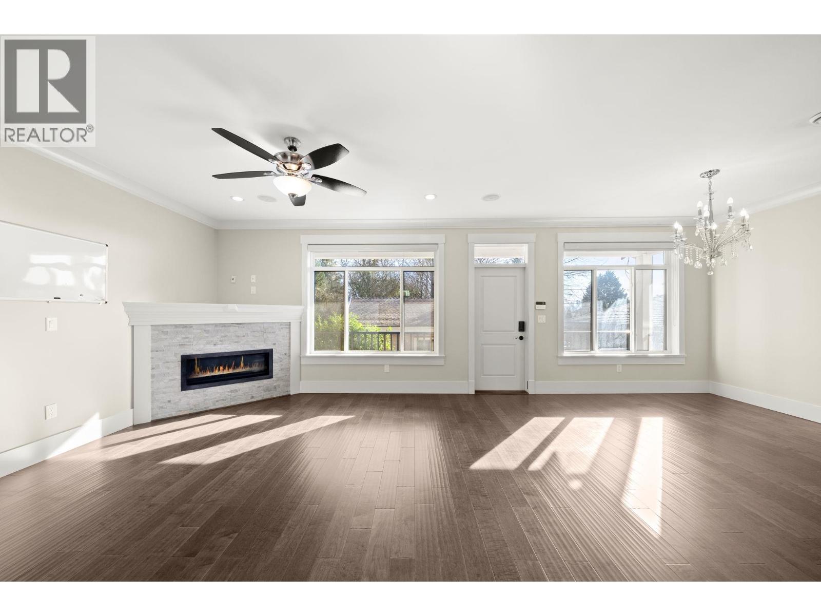 7028 Broadway, Burnaby, British Columbia  V5A 1R8 - Photo 5 - R3095829