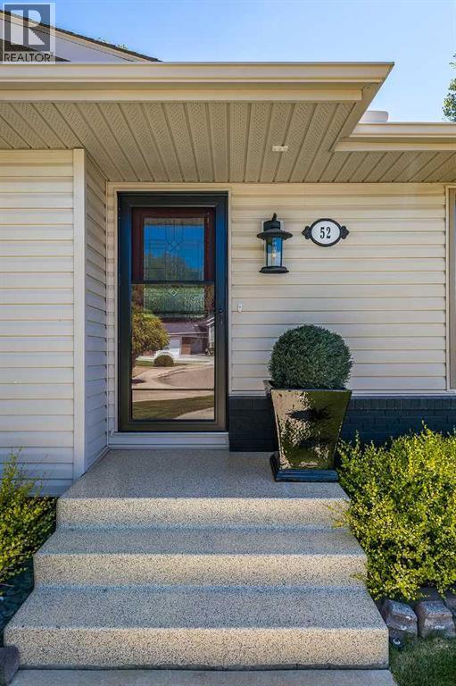 52 Rossland Street Se, Medicine Hat, Alberta  T1B 2J4 - Photo 3 - A2290366