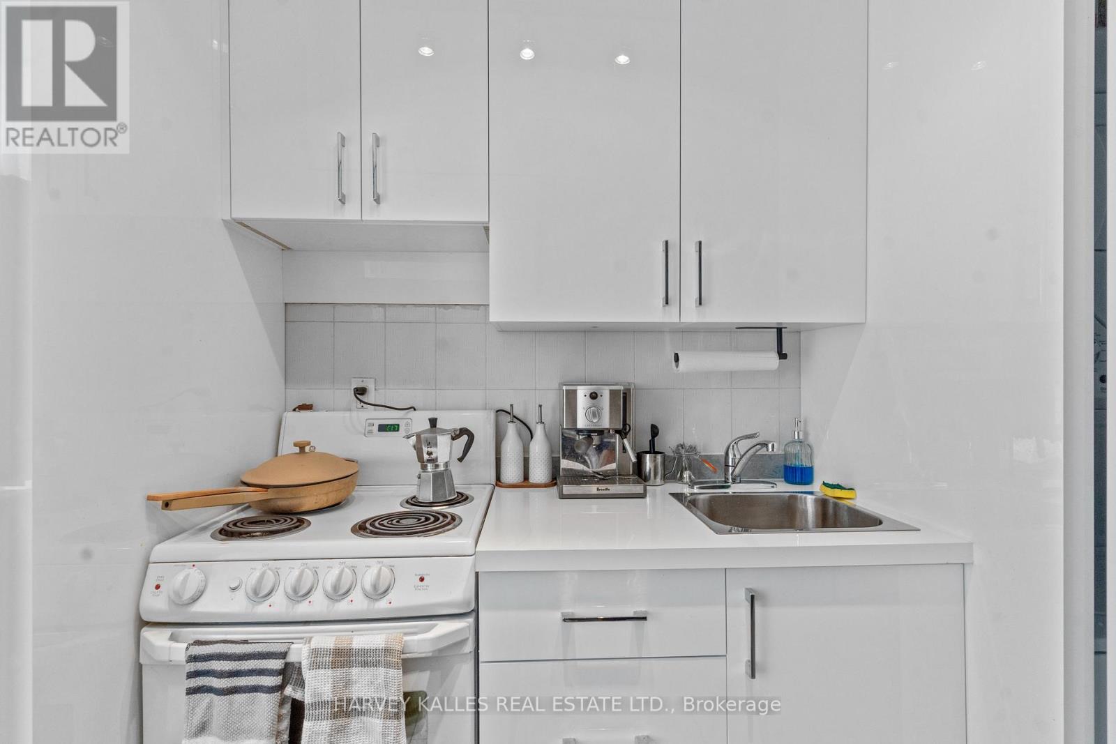 Upper - 888 College Street, Toronto, Ontario  M6H 1A3 - Photo 10 - C12842070