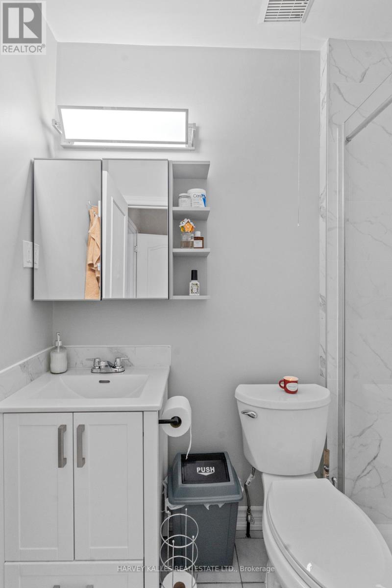 Upper - 888 College Street, Toronto, Ontario  M6H 1A3 - Photo 15 - C12842070