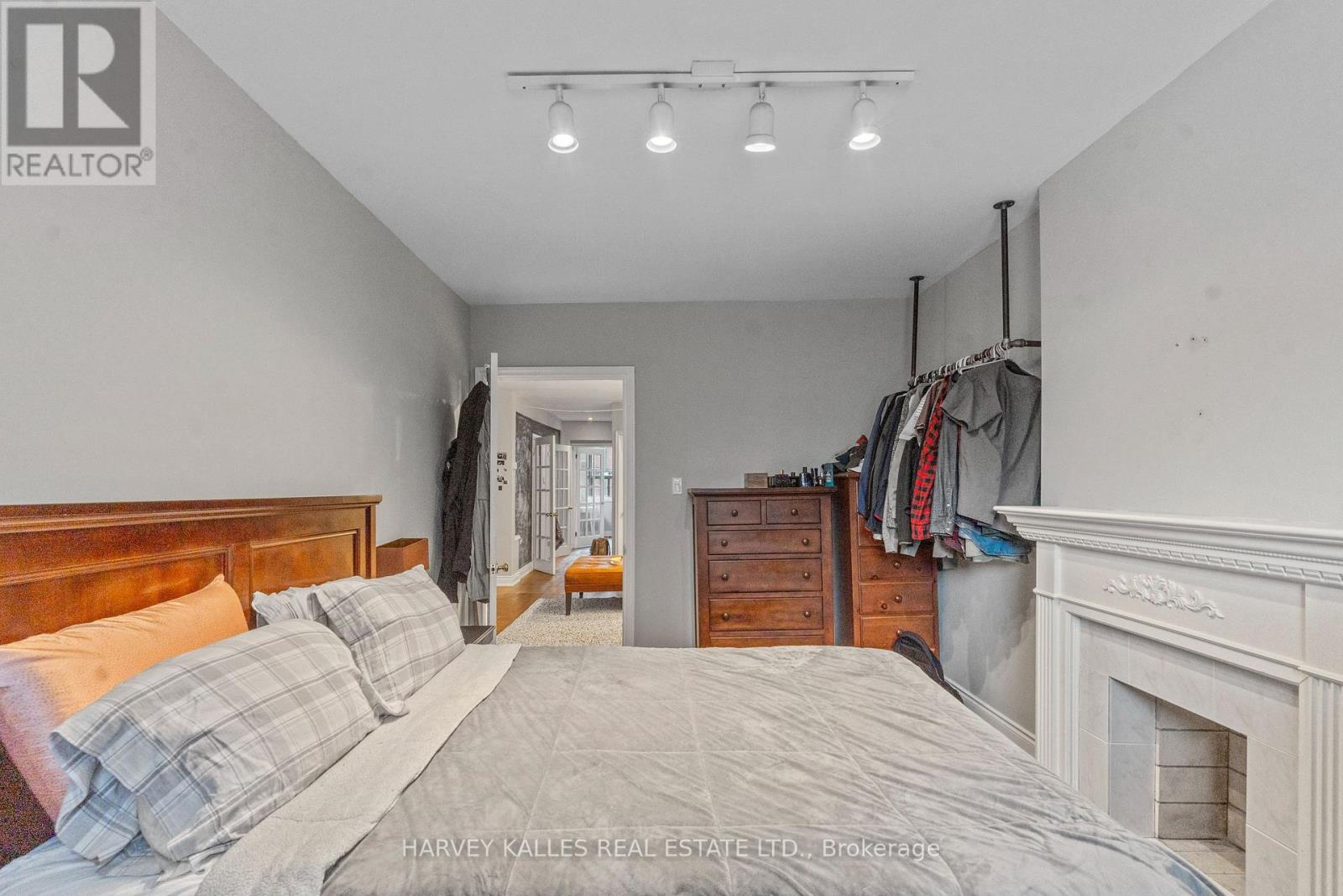 Upper - 888 College Street, Toronto, Ontario  M6H 1A3 - Photo 18 - C12842070