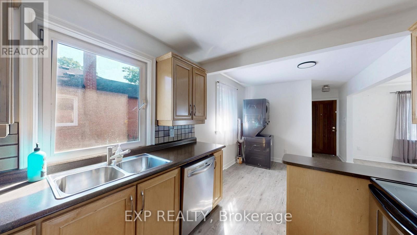 559 Drymen Crescent, Mississauga, Ontario  L5G 2N9 - Photo 11 - W12842068