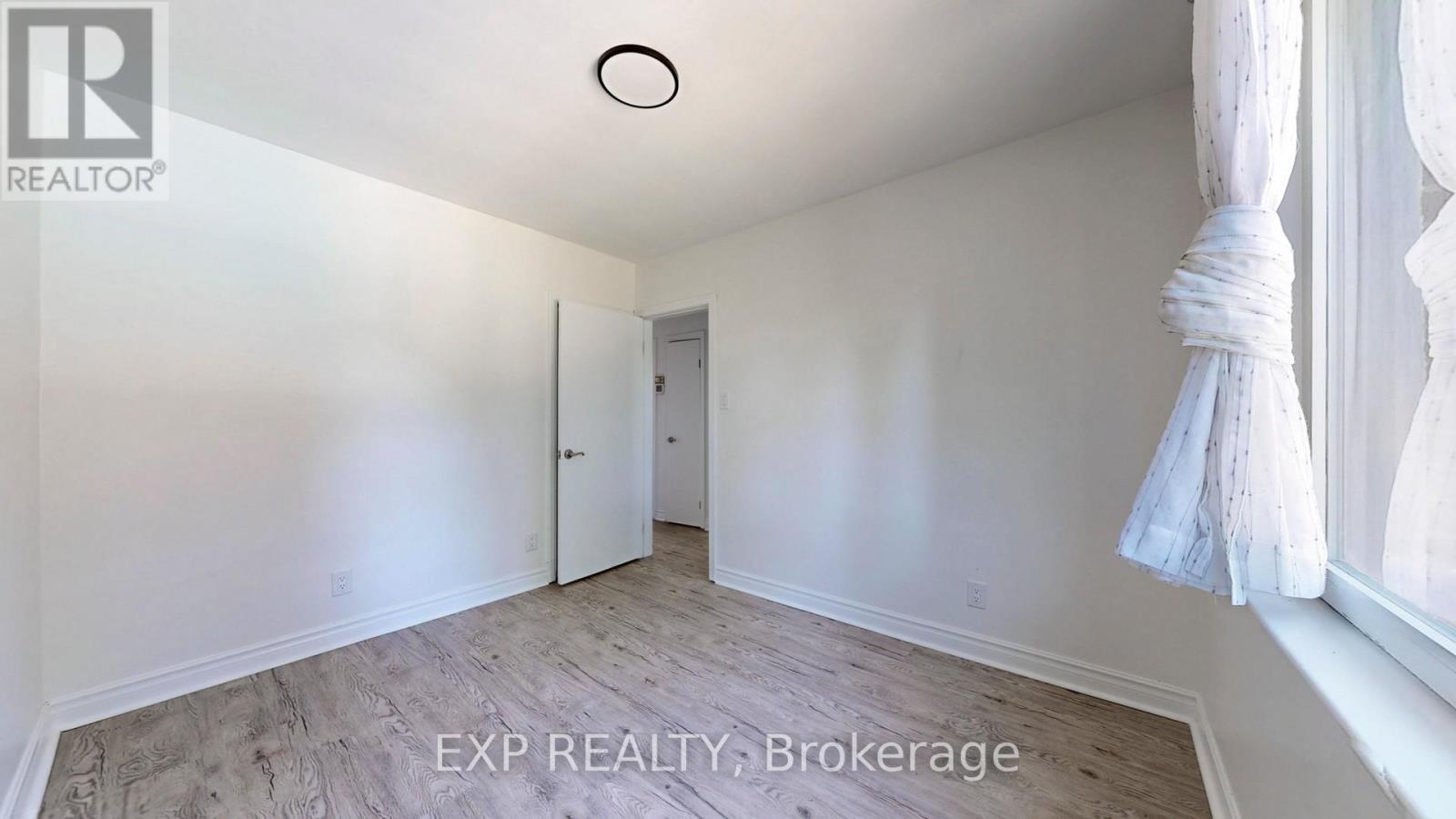 559 Drymen Crescent, Mississauga, Ontario  L5G 2N9 - Photo 18 - W12842068