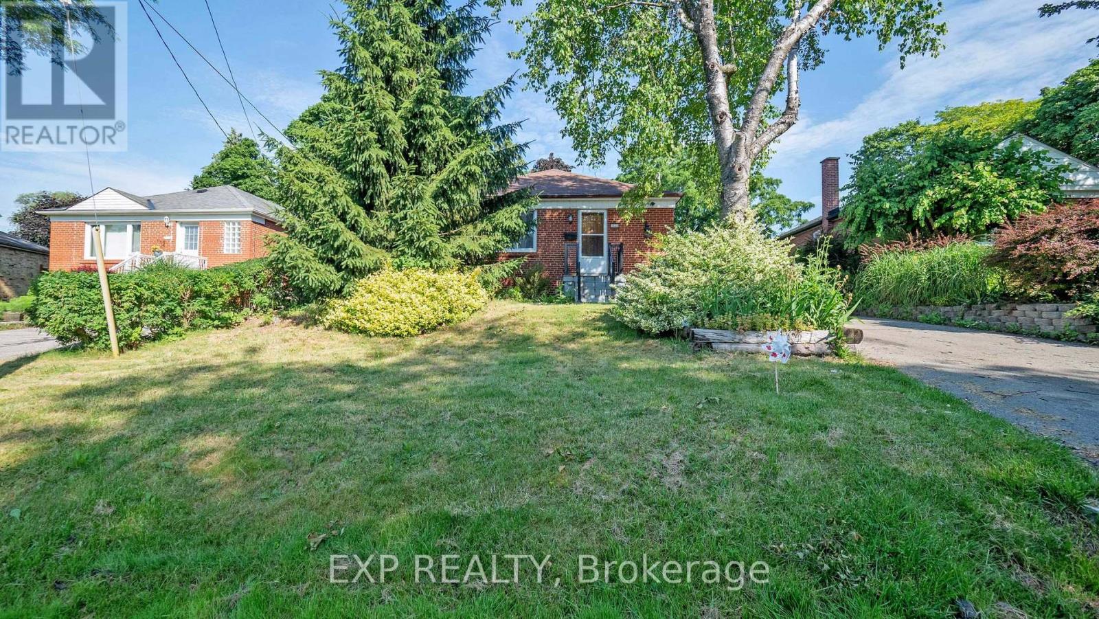 559 Drymen Crescent, Mississauga, Ontario  L5G 2N9 - Photo 2 - W12842068