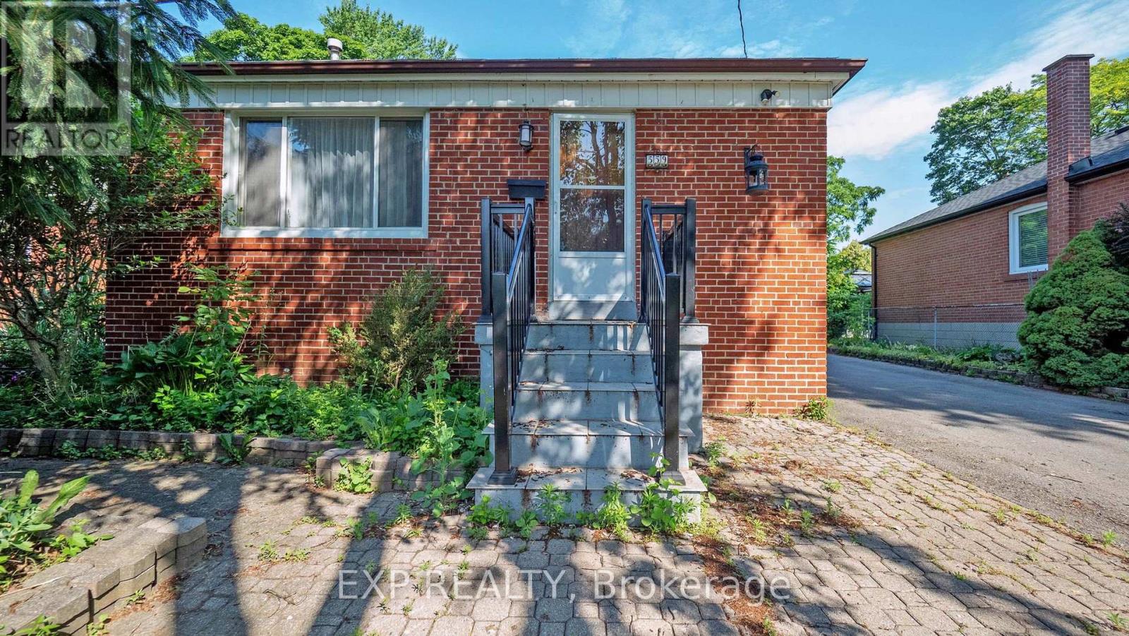 559 Drymen Crescent, Mississauga, Ontario  L5G 2N9 - Photo 4 - W12842068