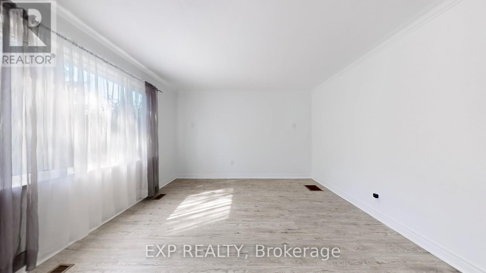 559 Drymen Crescent, Mississauga, Ontario  L5G 2N9 - Photo 5 - W12842068