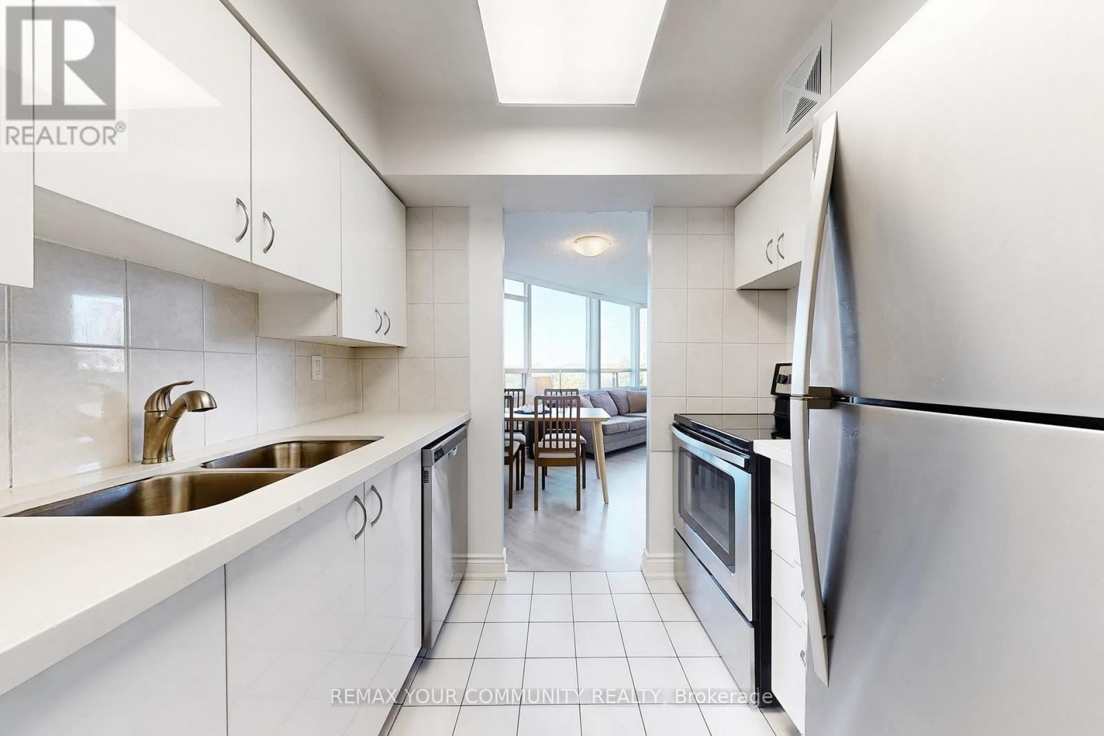 603 - 50 Kingsbridge Garden Circle, Mississauga, Ontario  L5R 1Y2 - Photo 9 - W12842074