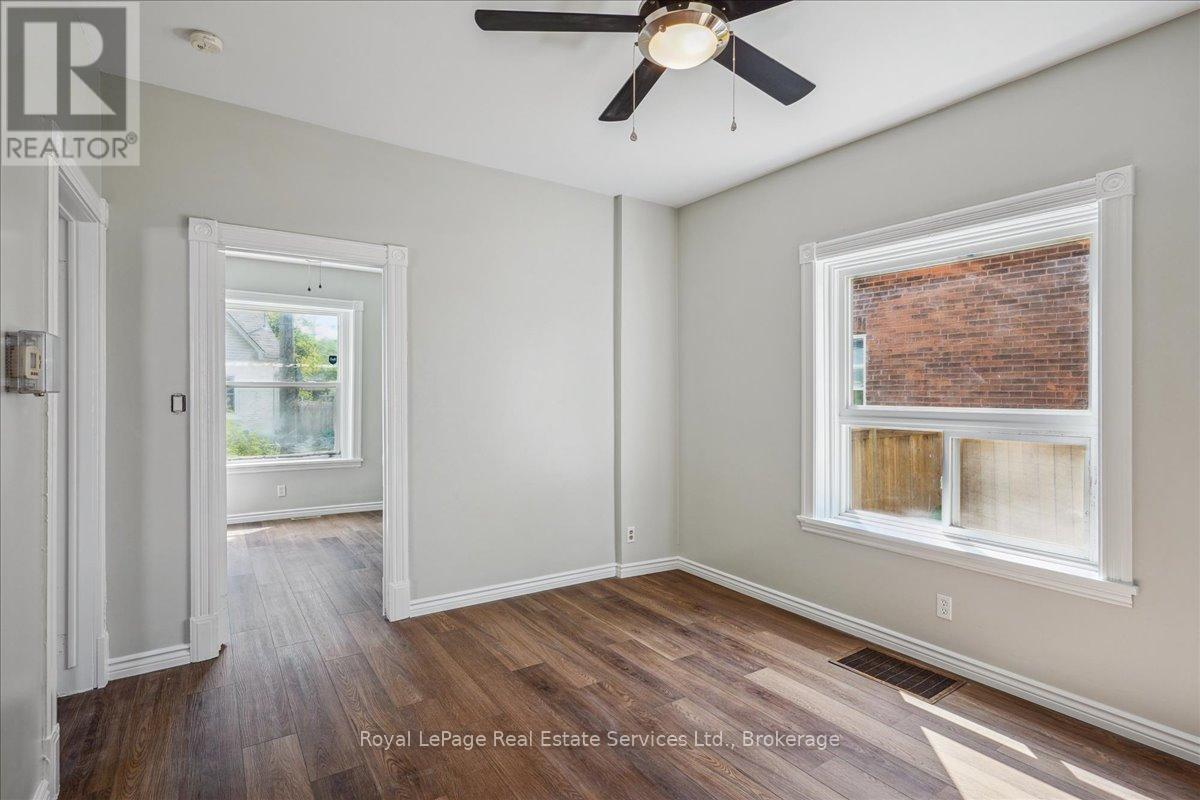 33 Rose Avenue, Brantford, Ontario  N3S 2M3 - Photo 2 - X12842156