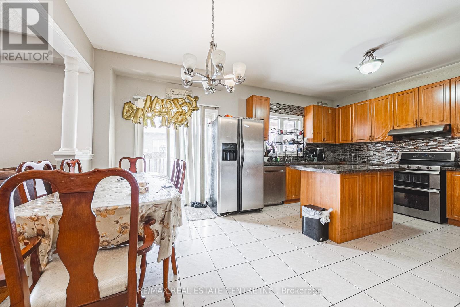 66 Citadel Crescent, Brampton, Ontario  L6P 1X8 - Photo 10 - W12762046