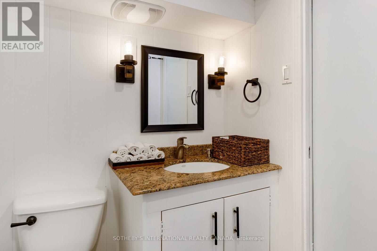 92 Delma Drive, Toronto, Ontario  M8W 4P1 - Photo 37 - W12836476